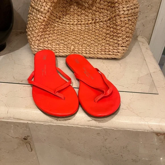 GAP Red Sandals Vibrant Minimalist Design - Picture 2 of 2